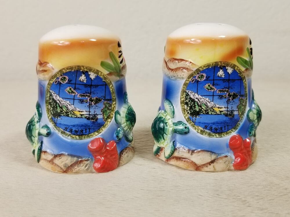 Hawaii Salt & Pepper Shakers Beach Ocean Turtle 2 1/2" Ceramic 80's Souvenir Vtg